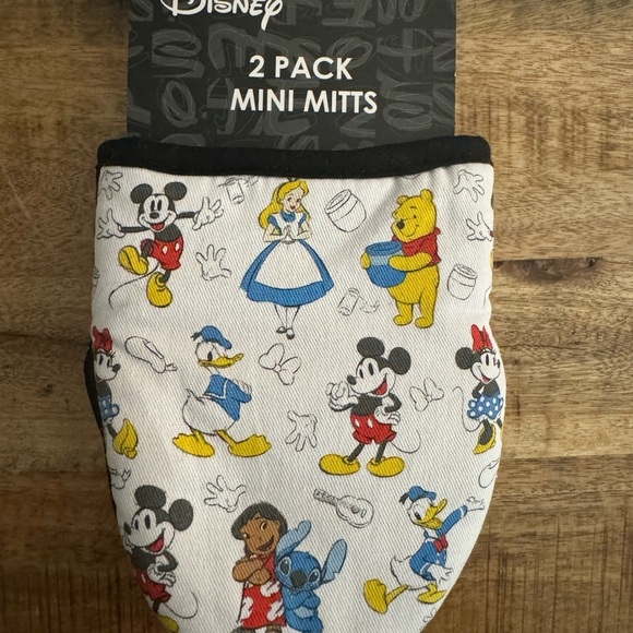 Disney Mickey Mouse Kitchen Towels and Mini Mitts Set 8 piece set NEW NWT - Picture 2 of 7